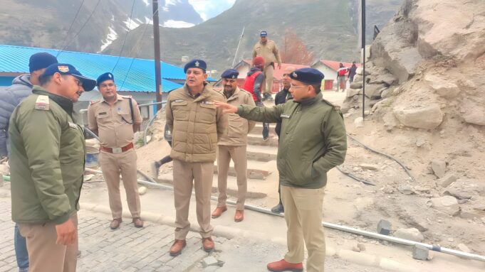 पुलिस अधीक्षक चमोली ने यात्रा व्यवस्था का लिया जायजा