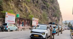 बिना पंजीकरण यात्रा कर रहे यात्री वाहनों के केदारनाथ धाम जाने वाले मार्ग पर एंट्री रहेगी बन्द