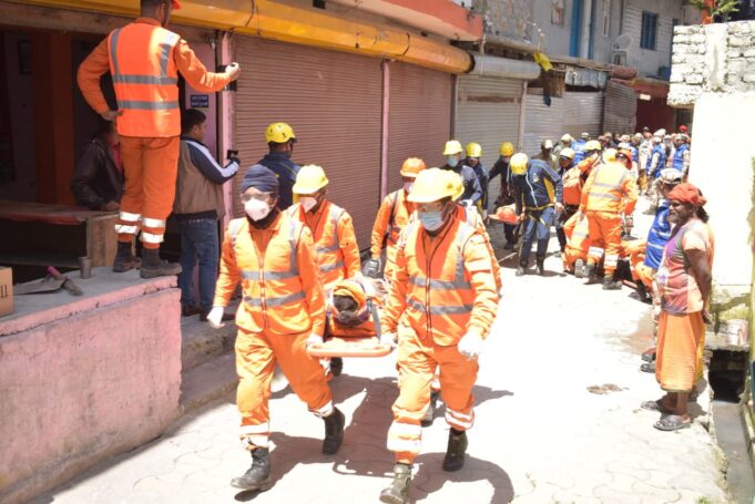 मॉक अभ्यासः यहंा आई भारी आपदा कहीं सडक बंद तो कहीं मची भगदड, पुलिस एसडीआरएफ, एनडीआरएफ ने किया रेस्कूय