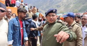 बद्रीनाथ धाम में उमड़ा दर्शनार्थियों का सैलाब,पुलिस अधीक्षक चमोली ने स्वयं संभाली व्यवस्थापन की कमान