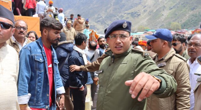 बद्रीनाथ धाम में उमड़ा दर्शनार्थियों का सैलाब,पुलिस अधीक्षक चमोली ने स्वयं संभाली व्यवस्थापन की कमान