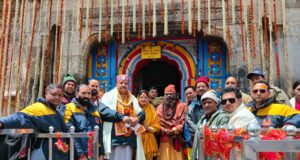 पर्यटन मंत्री सतपाल महाराज ने किए बद्रीनाथ केदारनाथ के दर्शन,