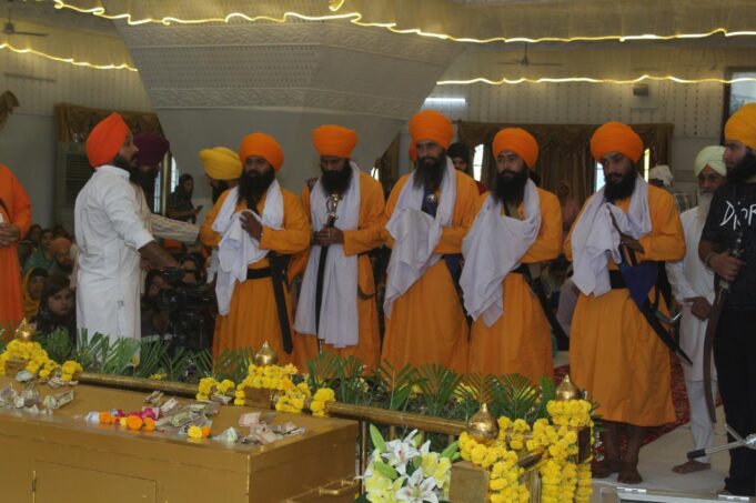 हेमकुंड साहिब यात्रा का आगाज, पंज प्यारों की अगुवाई में ऋषिकेश से जथ्था हुवा रवाना