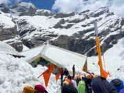 गुरुअरदास,शबद कीर्तन एंव गुरुवाणी के साथ श्रद्धालुओं के लिए खोले गये हेमकुंड साहिब के कपाट