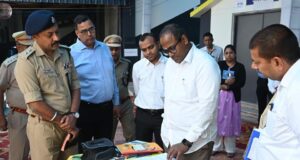 मुख्य निर्वाचन अधिकारी ने किया स्ट्रांग रूम का निरीक्षण