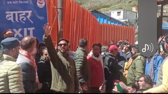 बद्रीनाथ में पंडा पंचायत के साथ स्थानीय लोग सरकार और प्रशासन के खिलाप क्यो कर रहे हैं प्रदर्शन