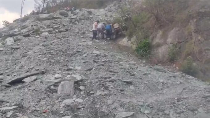 कार दुर्घटना ग्रस्त, चालक गम्भीर घायल