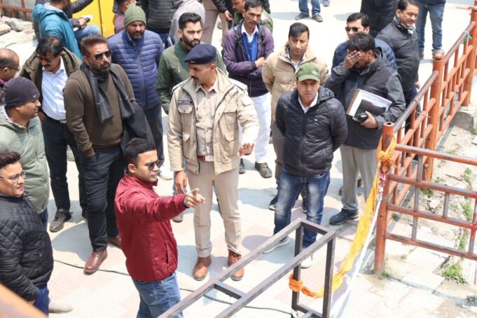 चमोली से बदरीनाथ तक राष्ट्रीय राजमार्ग और धाम में यात्री सुविधाओं को लेकर दिए निर्देश।