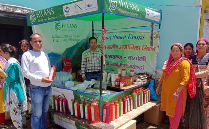 पहाड़ी दाल और अनाज के शौकीनों को बदरीनाथ यात्रा मार्ग पर सुगमता से मिल रहे पहाड़ी उत्पाद