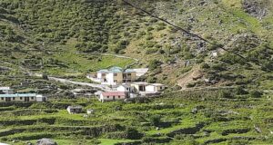 सबसे ऊंचाई पर स्थित पोलिंग बूथ द्रोणागिरी पहुंचने के लिए पोलिंग पार्टी को पार करनी होगी 10 किमी की खड़ी चढ़ाई।