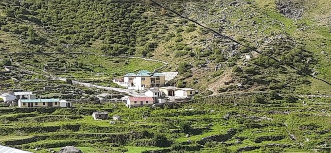 सबसे ऊंचाई पर स्थित पोलिंग बूथ द्रोणागिरी पहुंचने के लिए पोलिंग पार्टी को पार करनी होगी 10 किमी की खड़ी चढ़ाई।