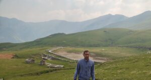 चिंताजनक ! — हिमालय में स्थित वेदनी कुंड सूखा पर्यावरणविद्ध चंदन नयाल नें सूखे वेदनी कुंड पर जताई चिंता