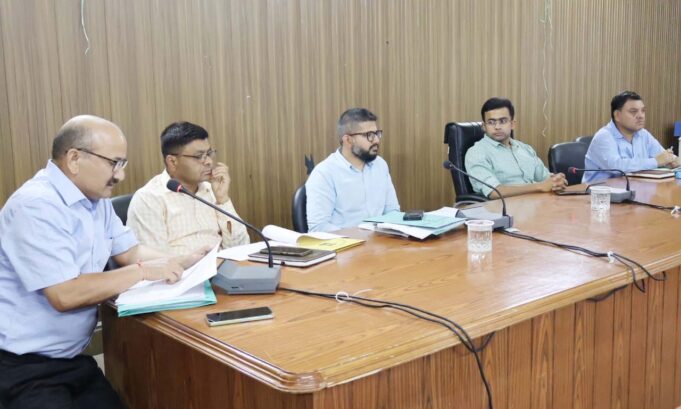डीएम ने ली स्प्रिंग एंड रिवर रिज्यूविनेशन अथॉरिटी की बैठक।