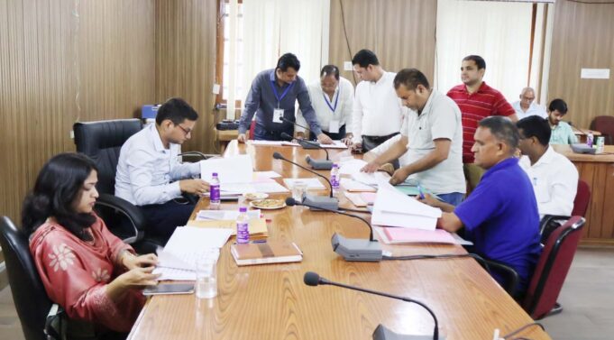 प्रत्याशियों के व्यय लेखा रजिस्टर का किया गया पहला मिलान।