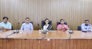 उप चुनाव को लेकर सामान्य एवं व्यय प्रेक्षक ने की नोडल अधिकारियों के साथ बैठक।