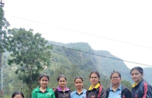 छात्रों ने स्वच्छता अभियान चलाकर पर्यावरण को संरक्षित रखने का लिया संकल्प