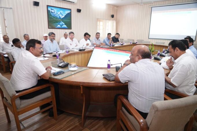 सचिवालय में राजस्व प्राप्ति की स्थिति के संबंध में समीक्षा बैठक आयोजित