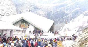 हेमकुंड साहिब में एक लाख से अधिक सिख यात्रीयो ने गुरुग्रंथ साहिब के सामने टेका मत्था