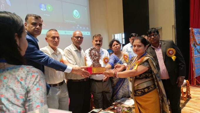 देश की आर्थिक उन्नति से ही बनेगा विकसित भारत