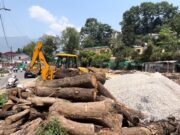 पार्किंग का प्रस्ताव निरस्त करने पर गुस्साए लोगों ने जिलाधिकारी को सौंपा ज्ञापन