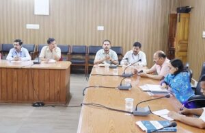 राजनीतिक दलों के साथ सामान्य प्रेक्षक ने की बैठक