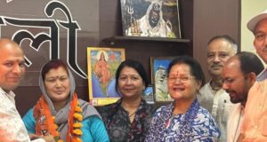 बद्रीनाथ: उप चुनाव से पहले कांग्रेस को बड़ा झटका, महिला ब्लॉक अध्य्क्ष पूनम ने थामा भाजपा का दामन