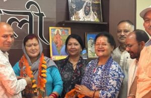 बद्रीनाथ: उप चुनाव से पहले कांग्रेस को बड़ा झटका, महिला ब्लॉक अध्य्क्ष पूनम ने थामा भाजपा का दामन