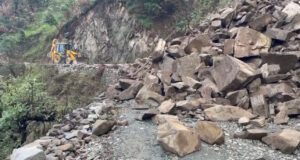 पोखरी : सिमखोली रौता सड़क पर आया मलबा,जल्द हटाया जाएगा मलबा