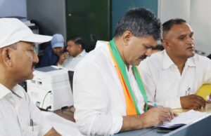 भाजपा प्रत्याशी ने किया नामांकन