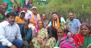 “एक पेड़ माँ के नाम” अभियान के तहत ग्राम सेलंग में व्यापक वृक्षारोपण