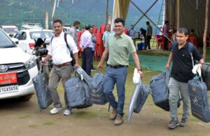 बद्रीनाथ विधानसभा के दूरस्थ बूथों की 17 पोलिंग पार्टियां हुई रवाना।