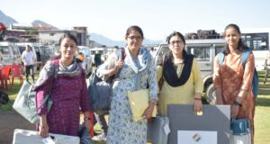 उप चुनाव के लिए सभी पोलिंग पार्टियां हुई रवाना।