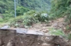 काण्डई पुल के पास सडक ध्वस्त, विकासनगर घाट का आवागमन ठप्प