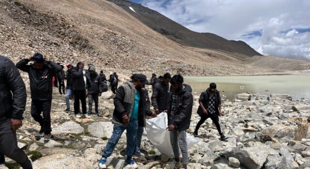 बदरीनाथ नगर पंचायत ने सीमा क्षेत्र की चौकियों पर चलाया सफाई अभियान