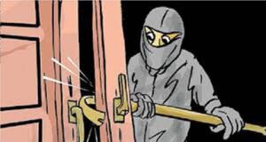 उद्घाटन से पहले दुकान उड़ा ले गया चोर