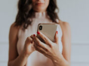 मां के फोन छीनने पर दसवीं की छात्रा ने फांसी लगा जान दे दी