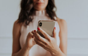 मां के फोन छीनने पर दसवीं की छात्रा ने फांसी लगा जान दे दी