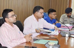 जिलाधिकारी चमोली ने पर्यटन विकास को लेकर ली बैठक, दिये आवश्यक निर्देश