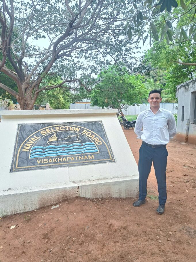 गोपेश्वर के स्मित का सब लेफ्टिनेंट पद पर चयन