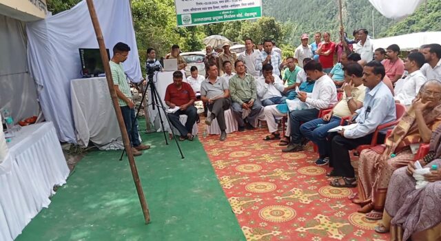 मवाड़ी गदेरे में प्रस्तावित कूड़ा डंपिंग जॉन निर्माण को लेकर डिम्मर में जन सुनवाई