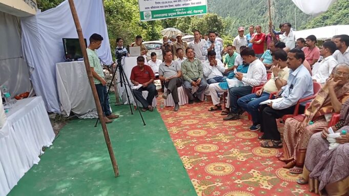 मवाड़ी गदेरे में प्रस्तावित कूड़ा डंपिंग जॉन निर्माण को लेकर डिम्मर में जन सुनवाई