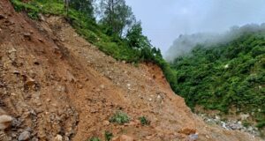 दैवीय आपदा कार्य मे लापरवाही पर एनएचआईडीसीएल के खिलाप थाना कर्णप्रयाग में तहरीर