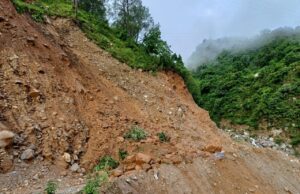 दैवीय आपदा कार्य मे लापरवाही पर एनएचआईडीसीएल के खिलाप थाना कर्णप्रयाग में तहरीर