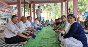 गौचर नगर की विभिन्न समस्याओं के समाधान के लिये क्रमिक अनशन शुरू