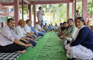 गौचर नगर की विभिन्न समस्याओं के समाधान के लिये क्रमिक अनशन शुरू