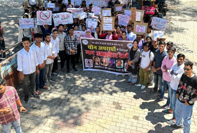 महिला उत्पीड़न की घटनाओं के विरोध में एनएसयूआई उतरा सड़कों पर