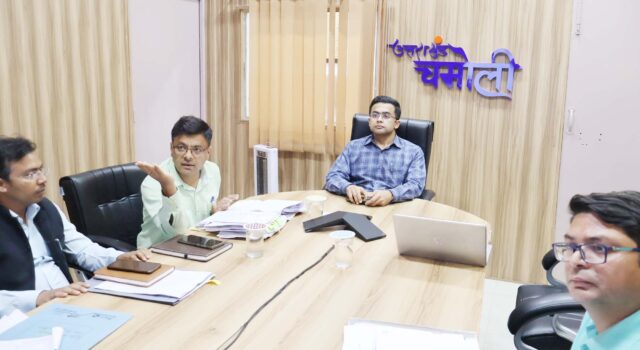 जिले में अमृत सरोवरों को जीवंत बनाने के लिए जिलाधिकारी ने दिए निर्देश