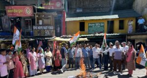 राज्य में बढ़ रहे महिला अपराध के खिलाप कांग्रेस ने फूंका सरकार का पुतला