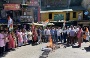 राज्य में बढ़ रहे महिला अपराध के खिलाप कांग्रेस ने फूंका सरकार का पुतला