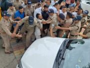 डीपीसी की बैठक में राजनीतिक दलों की मौजदगी का कांग्रेस समर्थित सदस्यों ने किया विरोध, कांग्रेस विधायक की मौजूदगी मंे हुआ 74करोड की योजनाओं का अुनमोदन